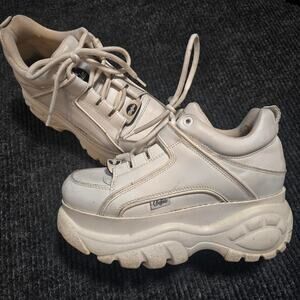 Buffalo London Platform sneakers. size 6 womans